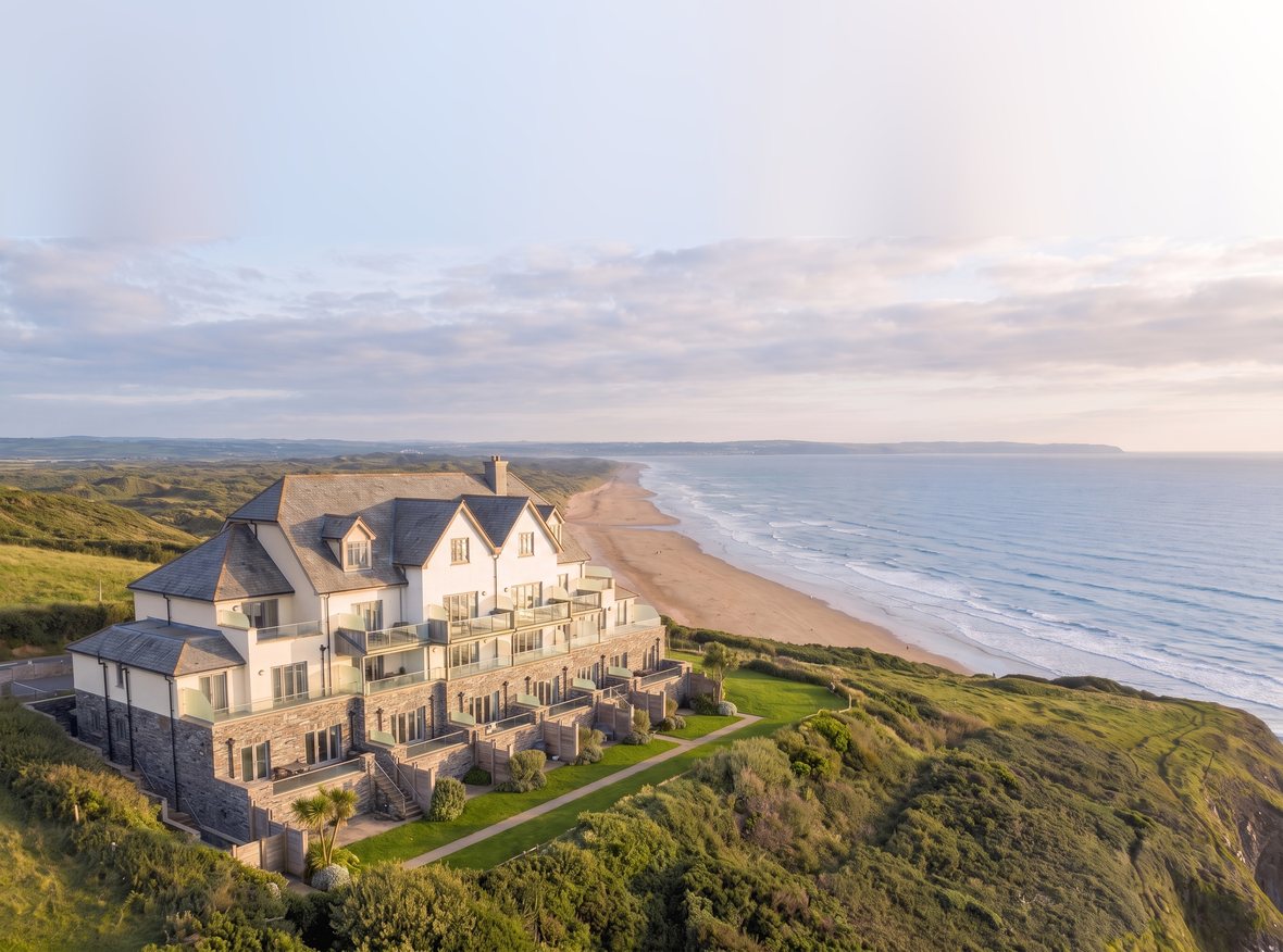 Clifftop holiday apartments above the beach at Saunton Sands, by Rickett Architects