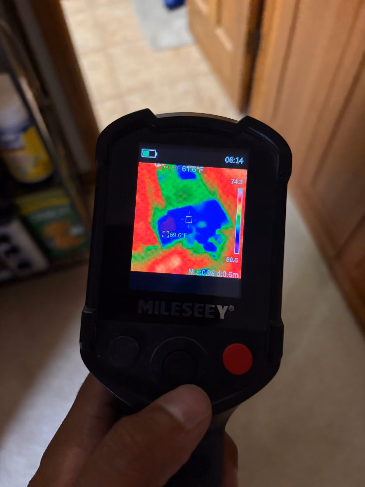 Thermal camera reading during moisture mapping