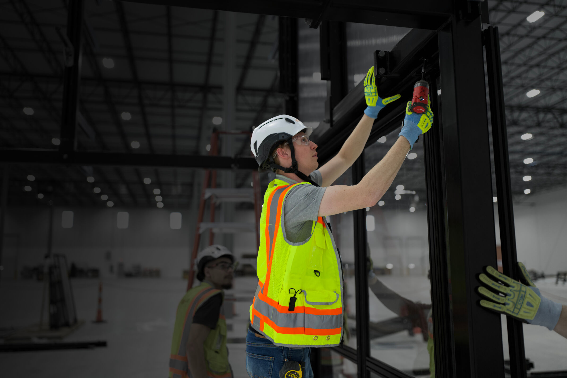 Steel support structure assembly in the data hall