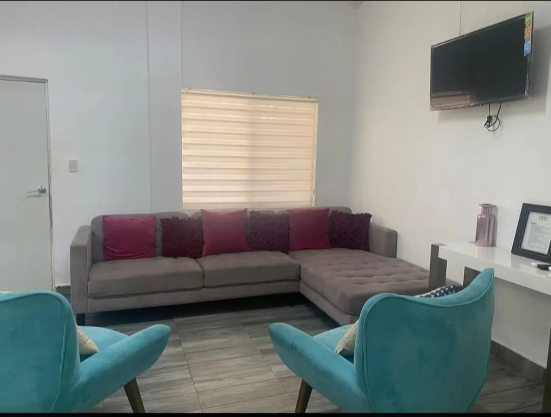 Sala del departamento del Hotel Los Arcos Inn, García
