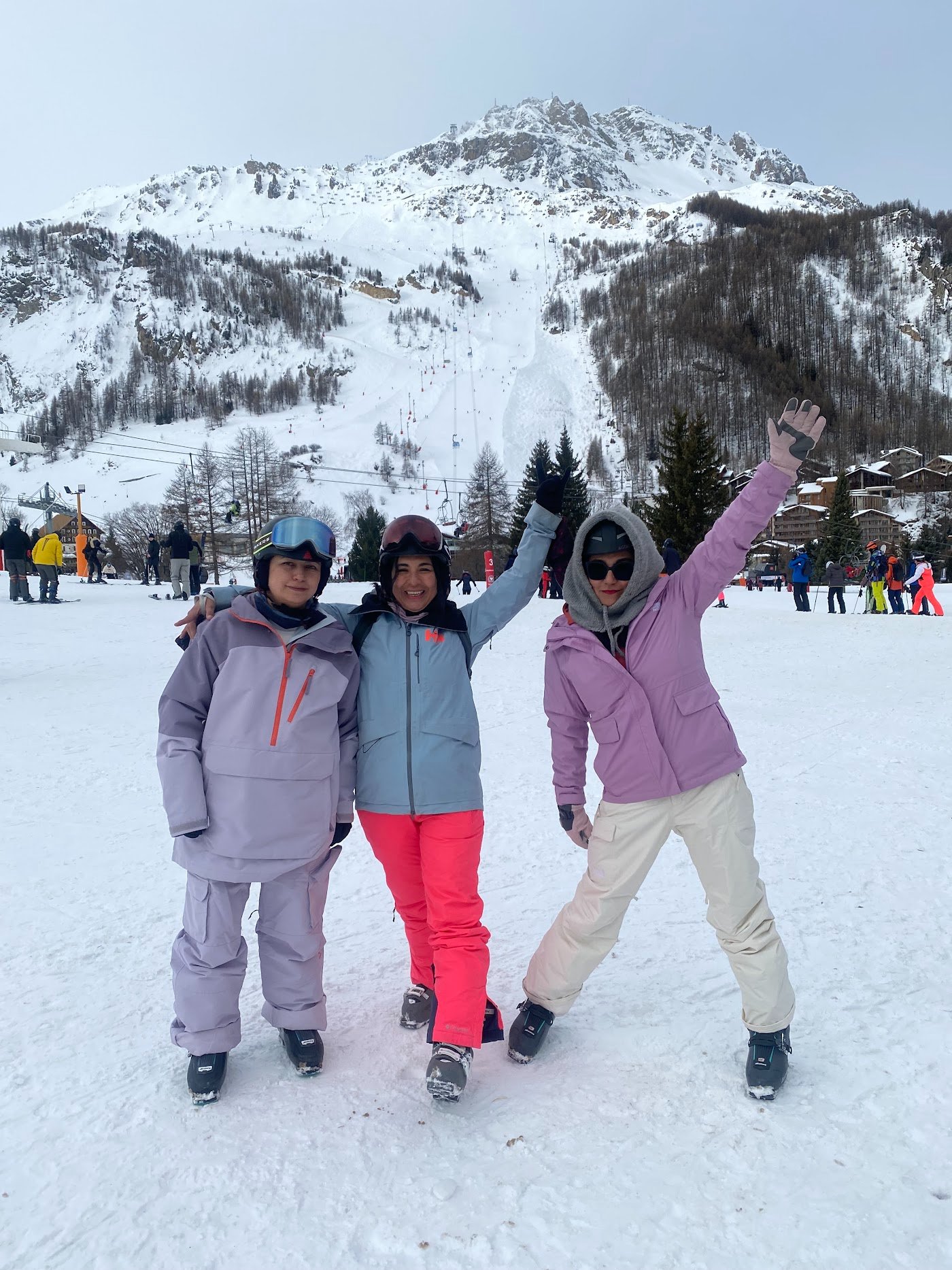 Amigas del club de esquí TerritorioSnow en Val d'Isère