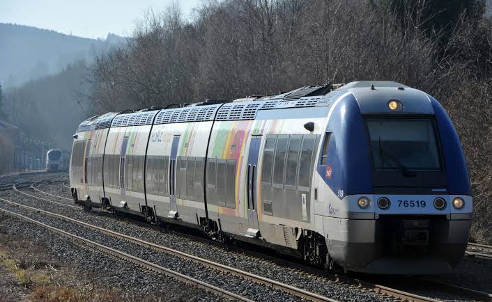 Image d'un train représentant une formation IA pour une SPL de mobilité