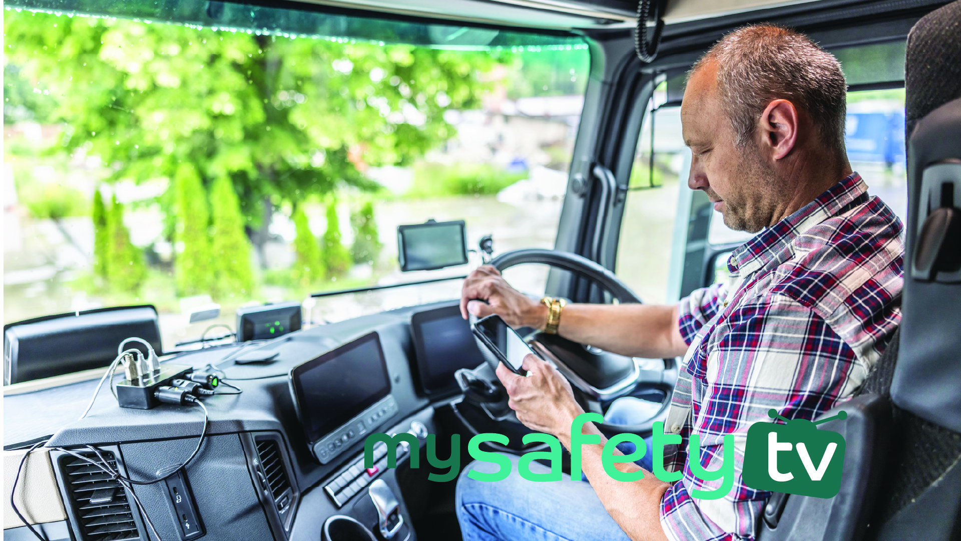 Heavy vehicle driver distractions training