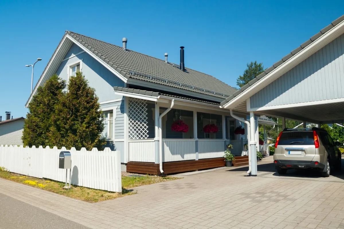 Omakotitalo piha-alueineen Salon alueella.
