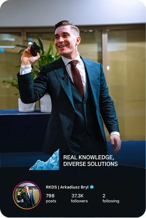 Arkadiusz Bryl, mortgage broker at Strategic Investor Group and Mober client, on camera for social content