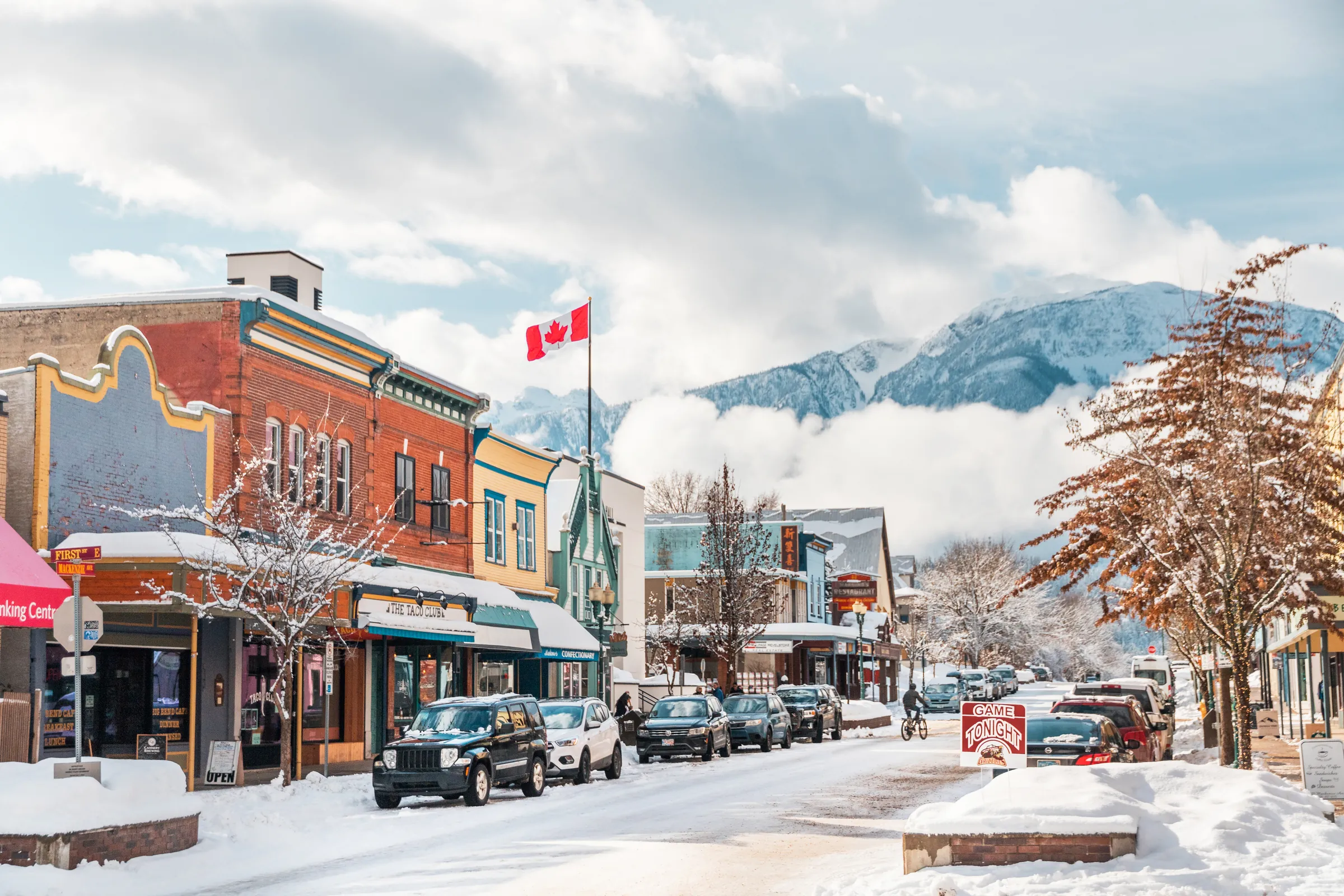 Esquí en nieve polvo en Revelstoke, Canadá