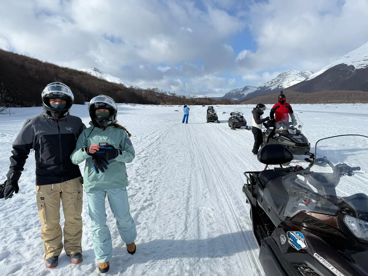 Motos de nieve en el Valle de Tierra Mayor, Ushuaia