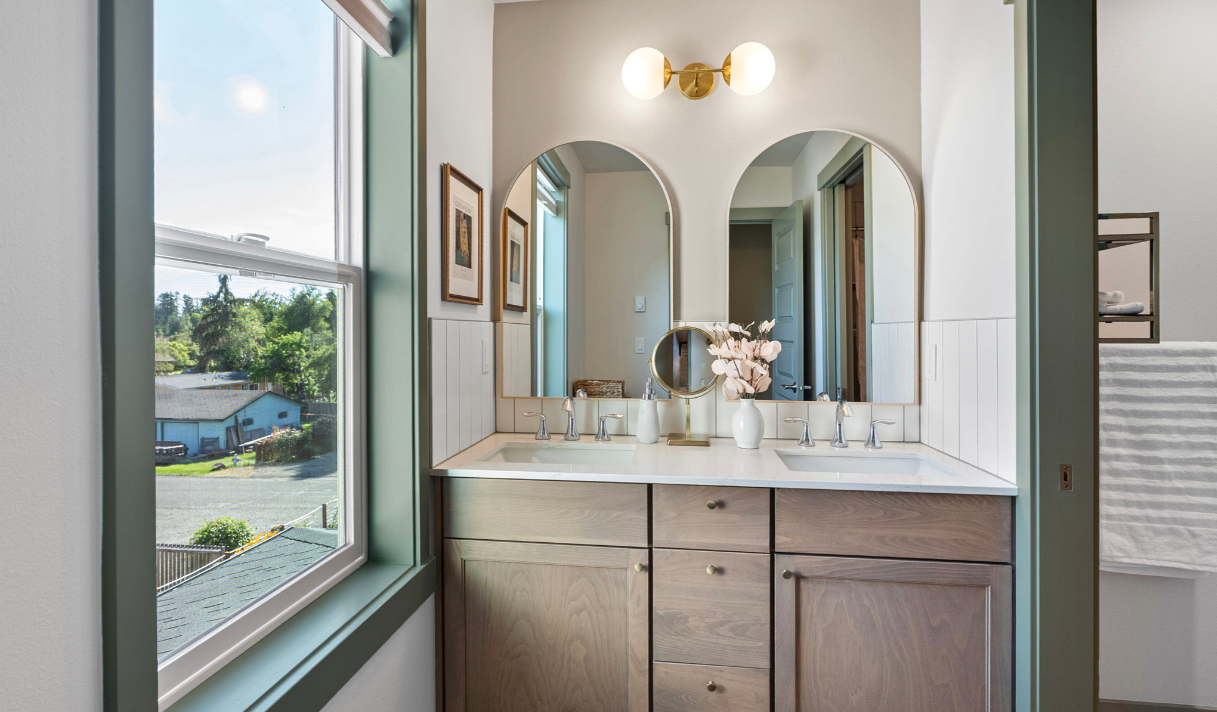 Bathroom in a completed Hilson Homes build in Steilacoom, Washington