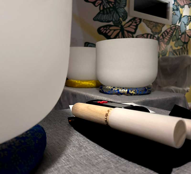 [background image] office space (for a tech gadgets store)