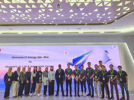 i2 Energy colleagues from management, project, procurement, digital technology, marketing and operations at the Huawei battery storage workshop