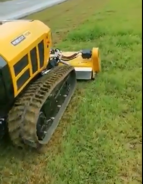 Protasco Active photograph: Penggunaan Mesin "robocut" Dalam Kerja-Kerja Penyenggaraan Jalan
