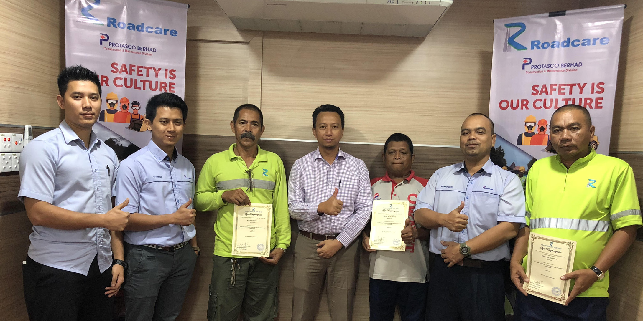 Protasco Active photograph: Majlis Penyampaian Anugerah Keselamatan dan Kesihatan Pekerjaan 2017 bagi Roadcare (M) Sdn Bhd