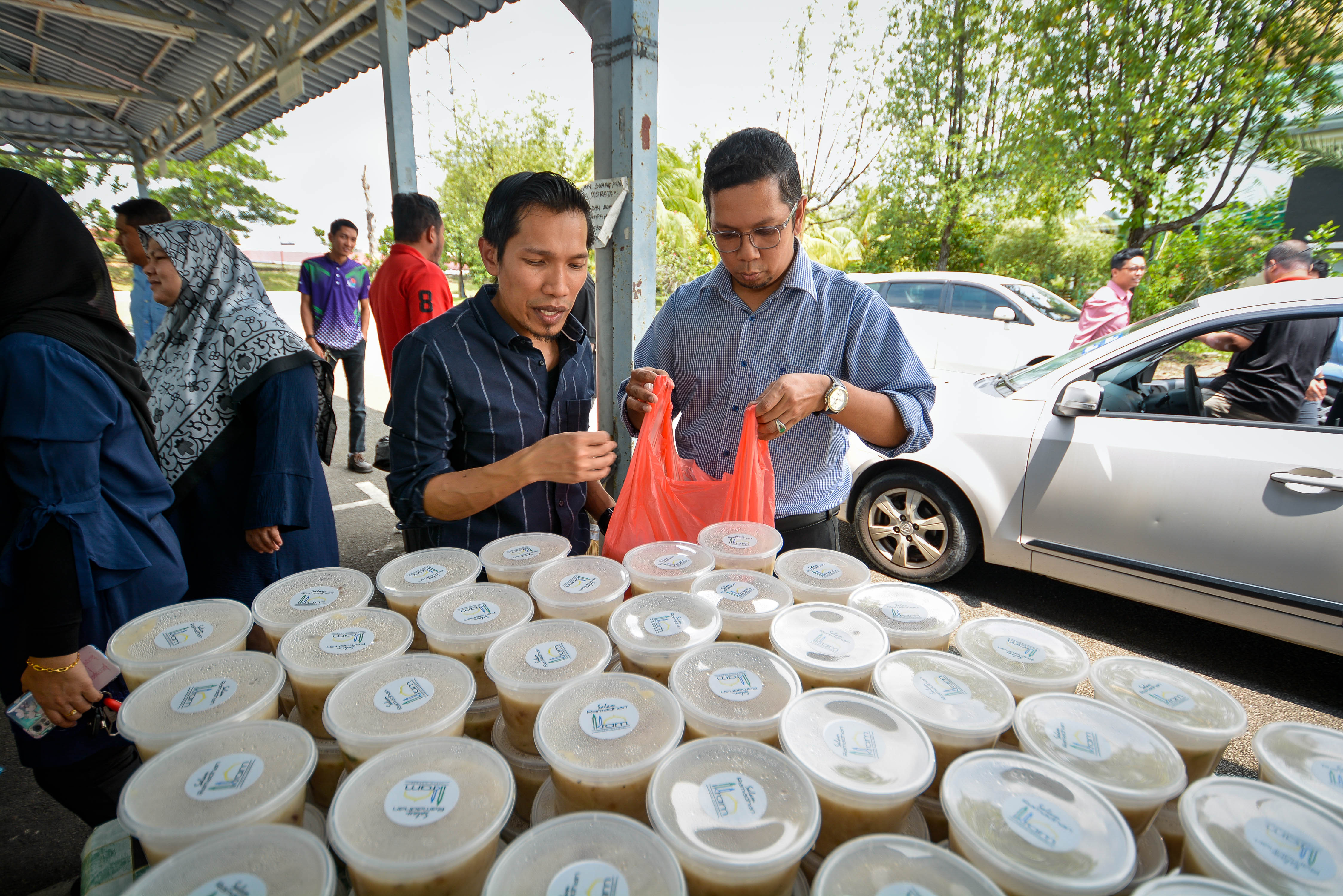 Protasco Active photograph: Program Agihan Bubur Lambuk Masjid Ikram