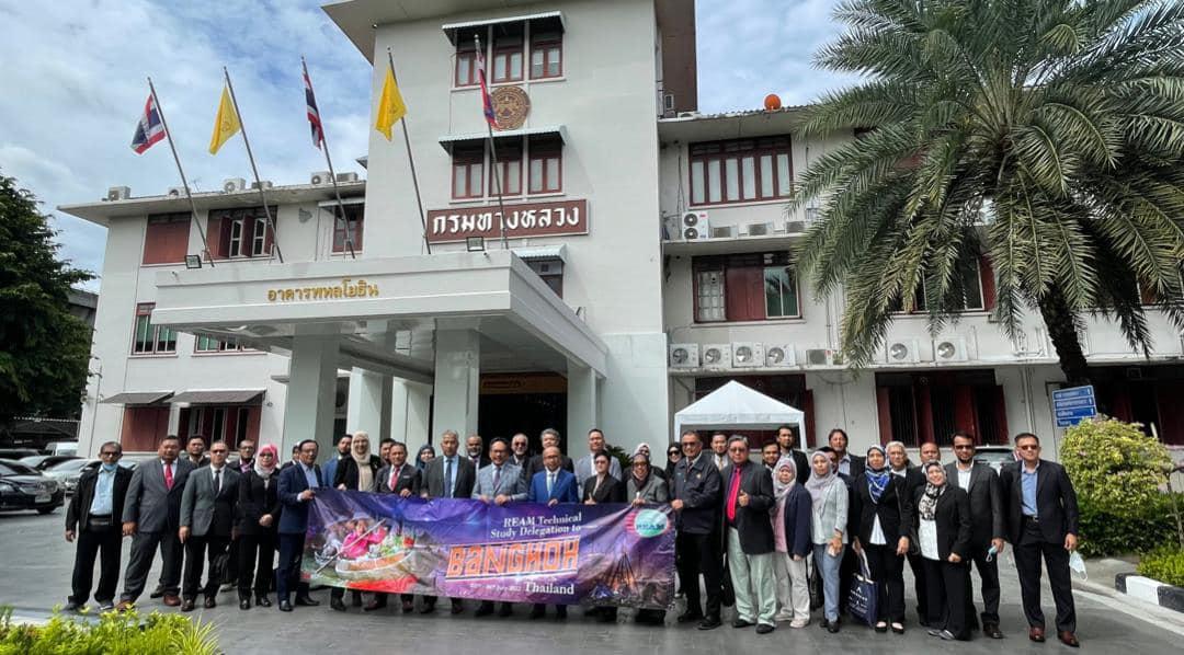 Protasco Active photograph: A visit to the Department of Highways (DOH) Thailand and the Road Association of Thailand