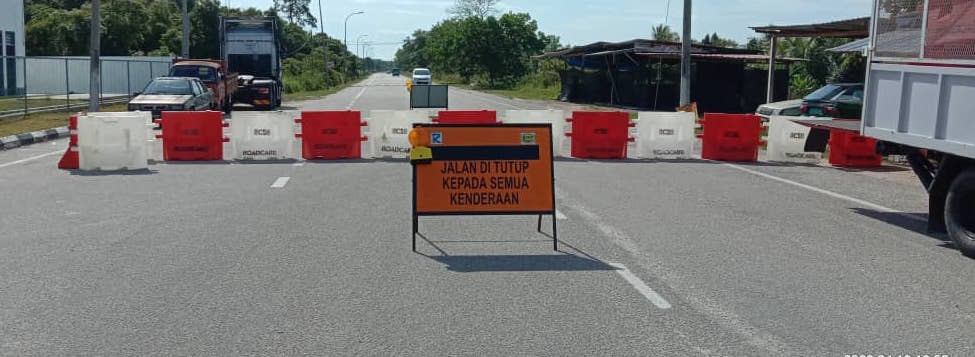 Protasco Active photograph: Roadcare Pahang Membantu JKR Kuantan Dalam Membuat Sekatan Jalan Raya