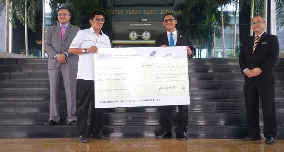 Protasco Active photograph: Empayar Indera Menyampaikan Sumbangan Rm50,000 untuk Tabung Bencana & Bantuan Sosial Covid-19 Negeri Perak