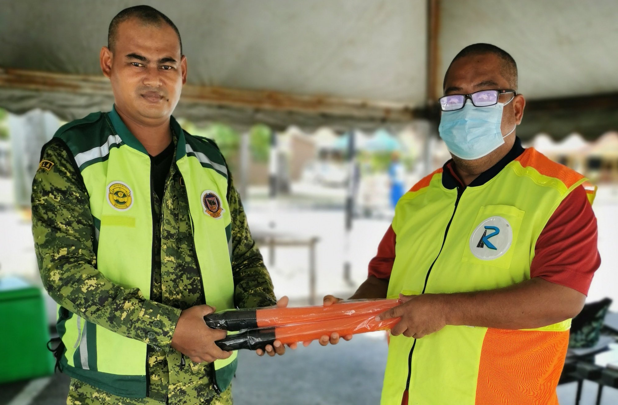 Protasco Active photograph: Sumbangan untuk Pos Kawalan Jalan Raya Daerah Kuantan Oleh Roadcare Pahang