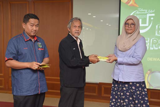 Protasco Active photograph: Bantuan Persekolahan Anak-Anak Kakitangan Protasco Berhad dari Unit Zakat IUKL