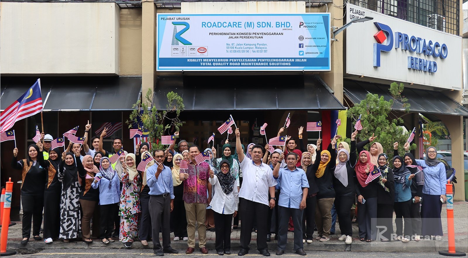 Protasco Active photograph: #teamroadcare Merasmikan Program Jom Kibarkan Jalur Gemilang! Sempena Merdeka 66 Tahun