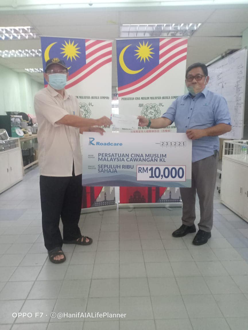 Protasco Active photograph: Sumbangan Roadcare Kepada Persatuan Cina Muslim