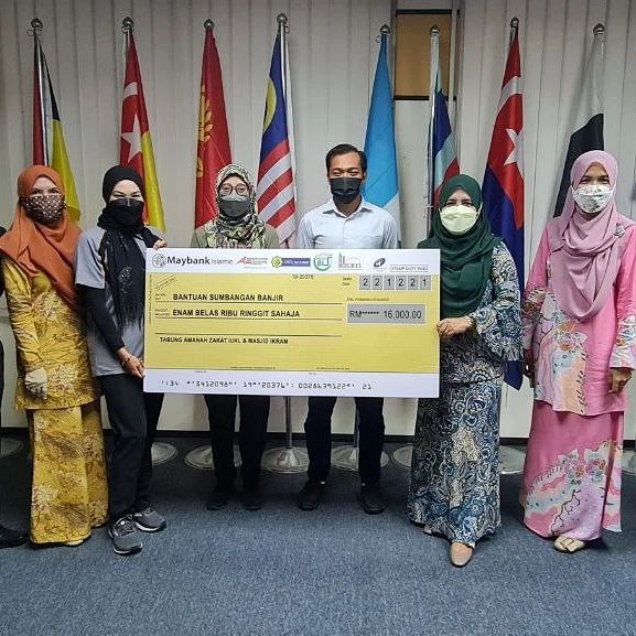 Protasco Active photograph: Penyerahan Cek Sumbangan Banjir Tabung Amanah Zakat IUKL