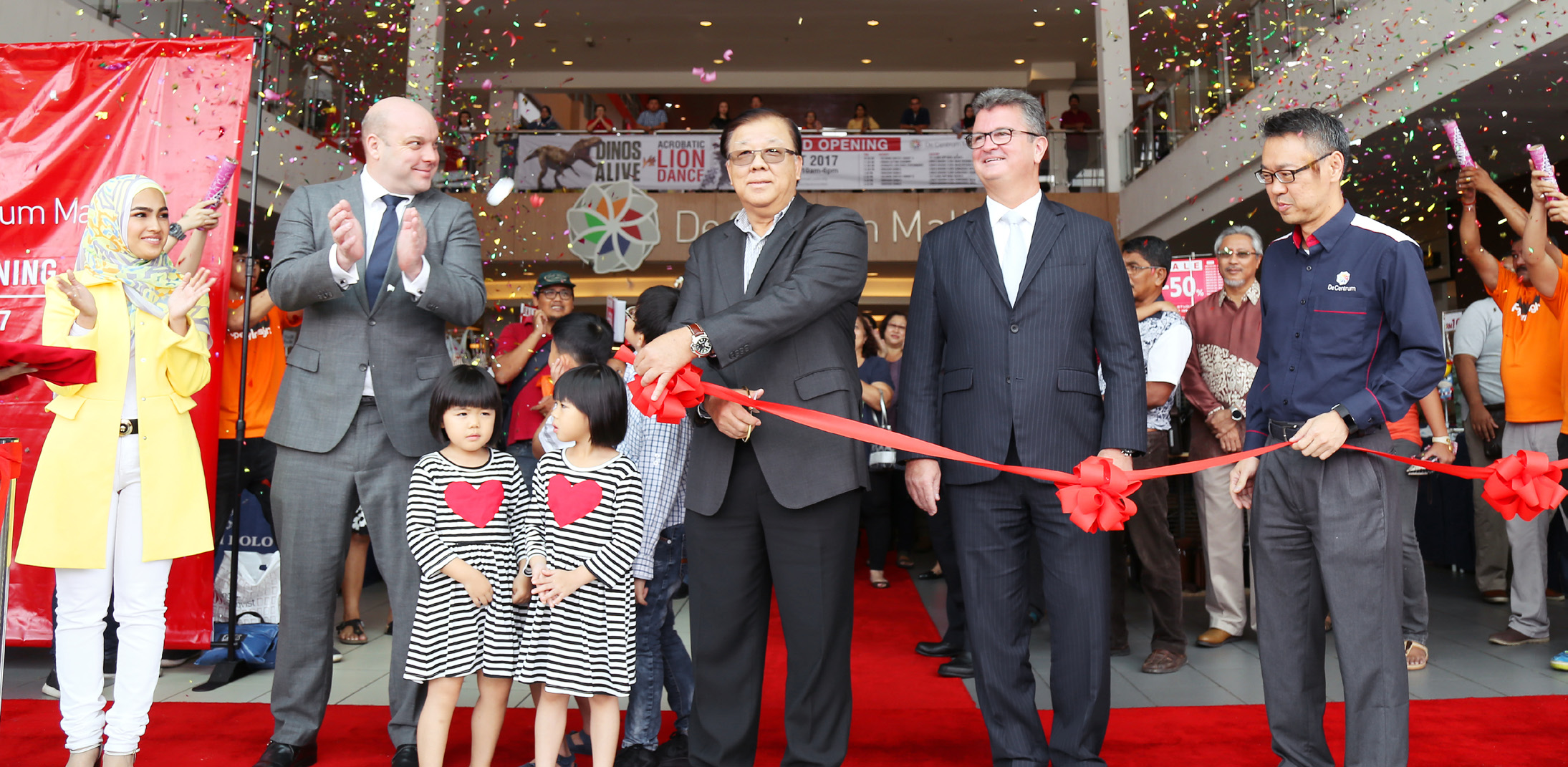 Protasco Active photograph: The Grand Opening of De Centrum Mall