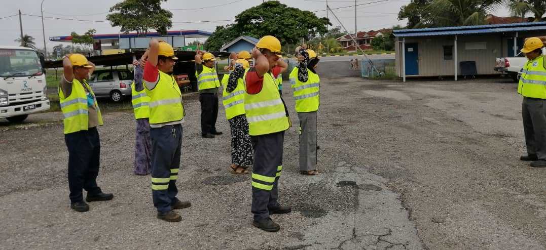 Protasco Active photograph: Toolbox Briefing and Safety Inspection in Roadcare Temerloh