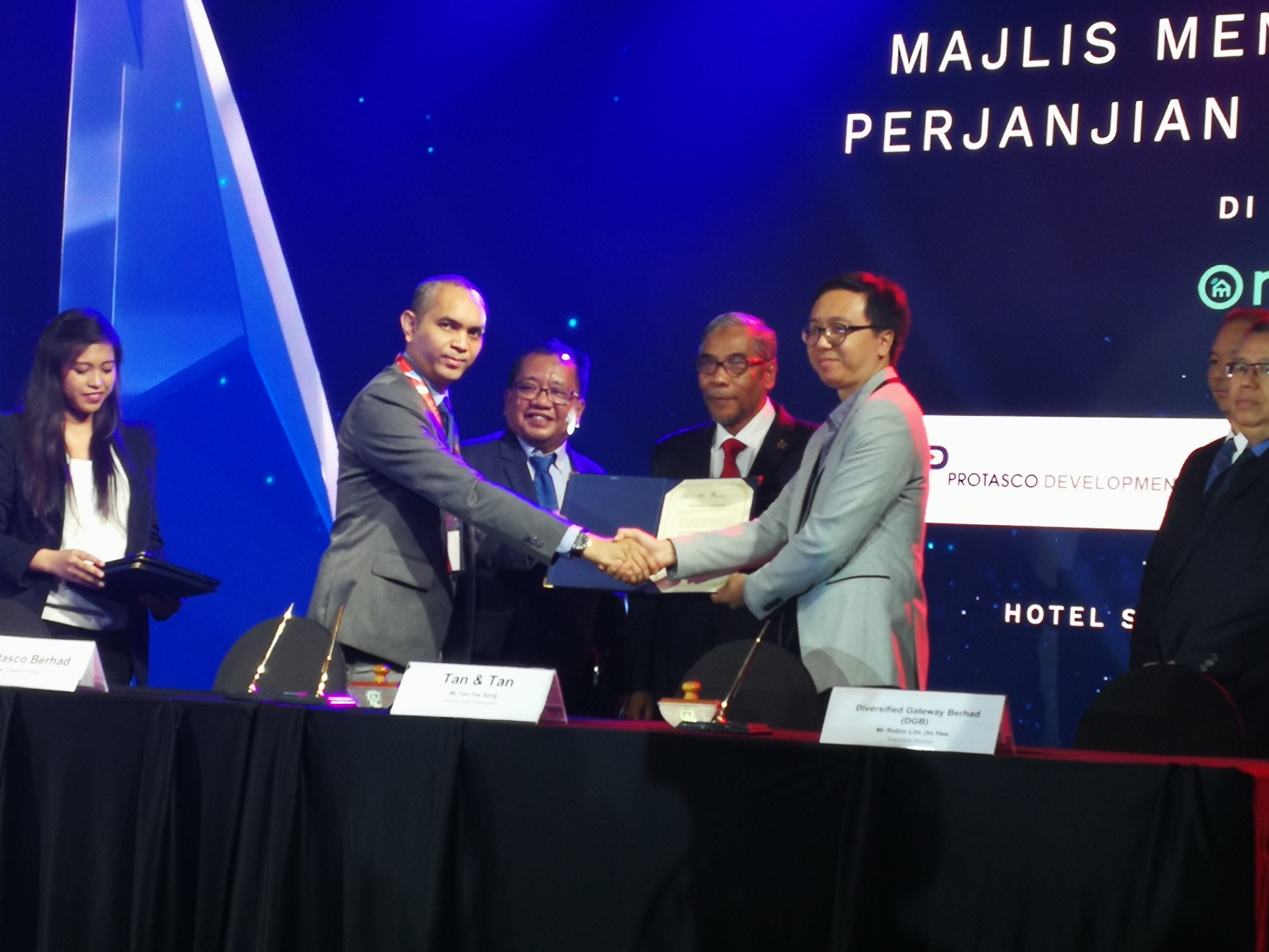 Protasco Active photograph: Protasco Development Sdn Bhd Signs MOU with Tenaga Nasional Berhad (TNB)
