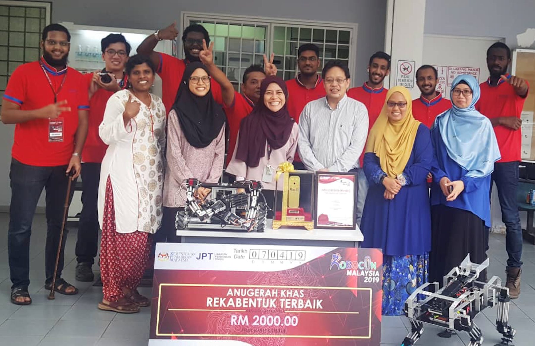 Protasco Active photograph: IUKL Received Special Award for Best Design at Robocon Malaysia