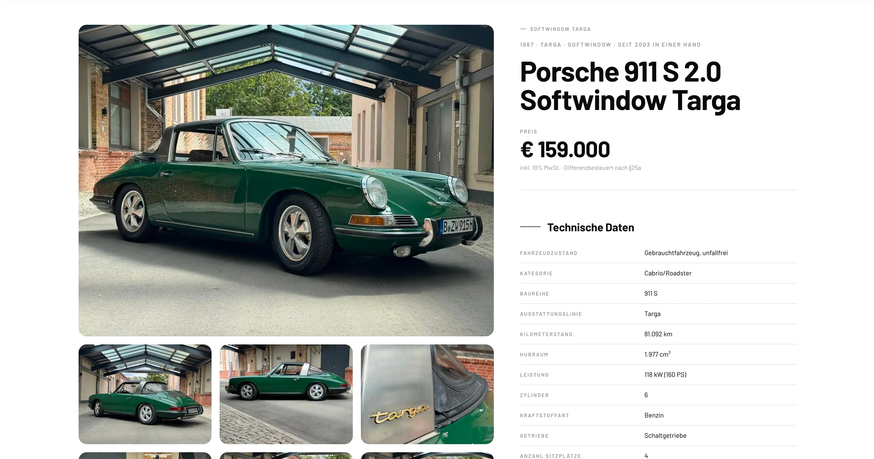 Grüner Porsche 911 S 2.0 Softwindow Targa unter einem Glasdach auf gepflastertem Boden.