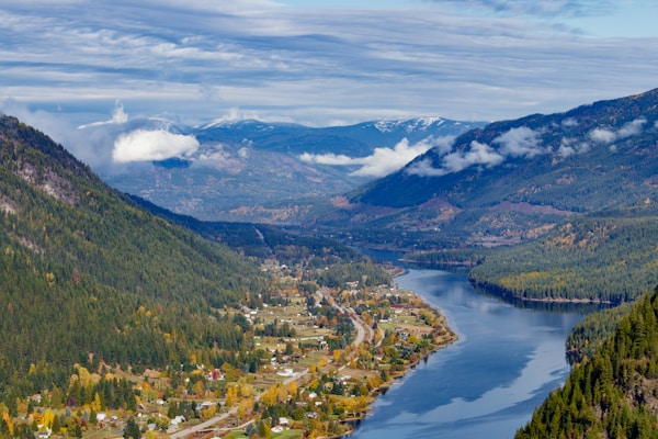 Air photo of the Columbia River.