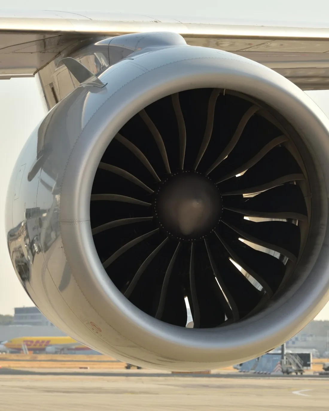 Turbofan engine on aircraft wing