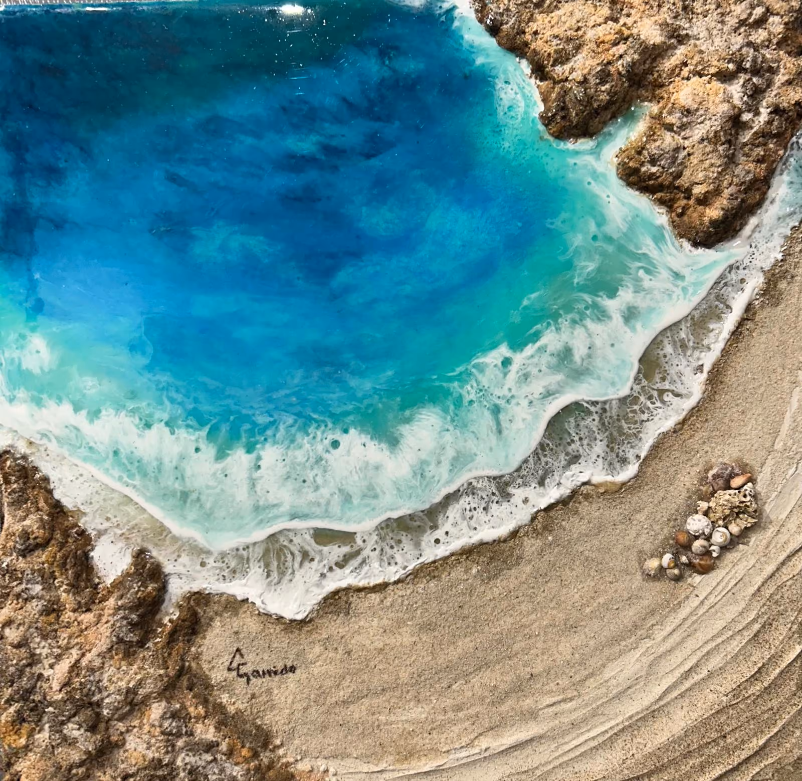 PLAYA EN EL MAR CON ROCAS