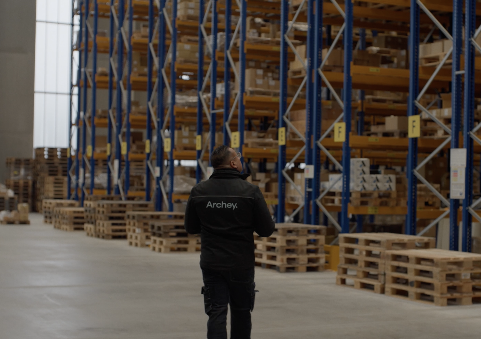 Hoe voorkom je stilstand in productieprocessen door leveringsproblemen?