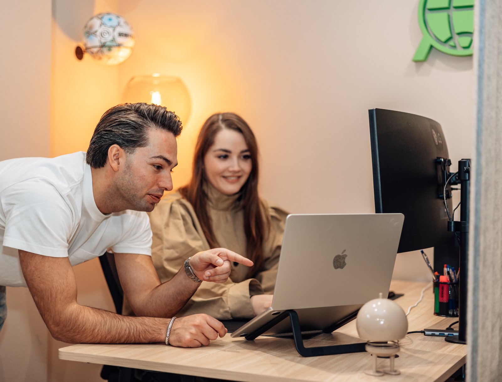 Team van Online Actief aan het werk