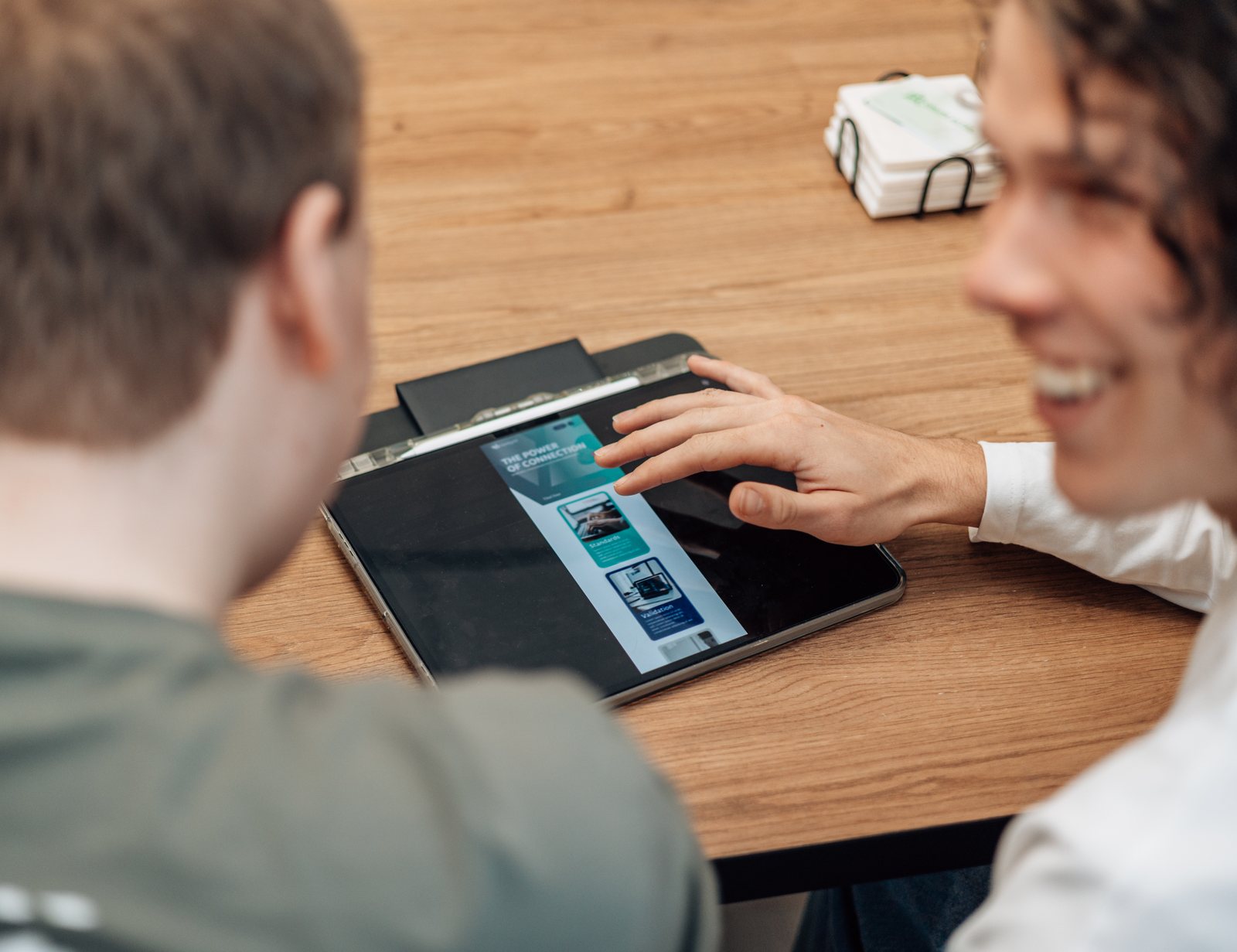 Team van Online Actief aan het werk
