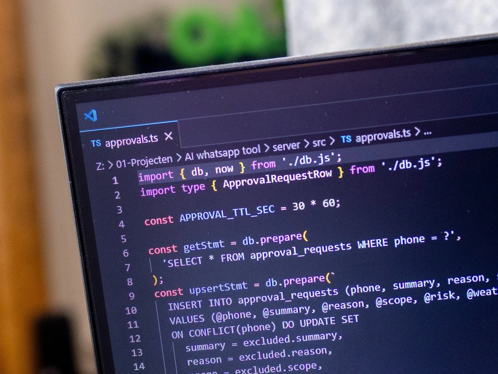Laptopscherm met code uit een maatwerkproject van Online Actief