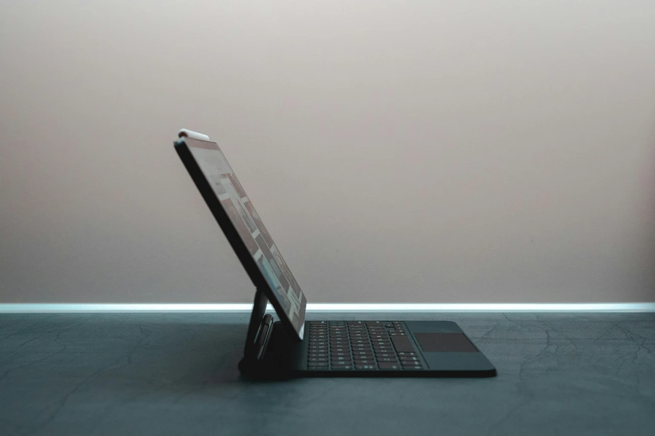 Laptop medium
