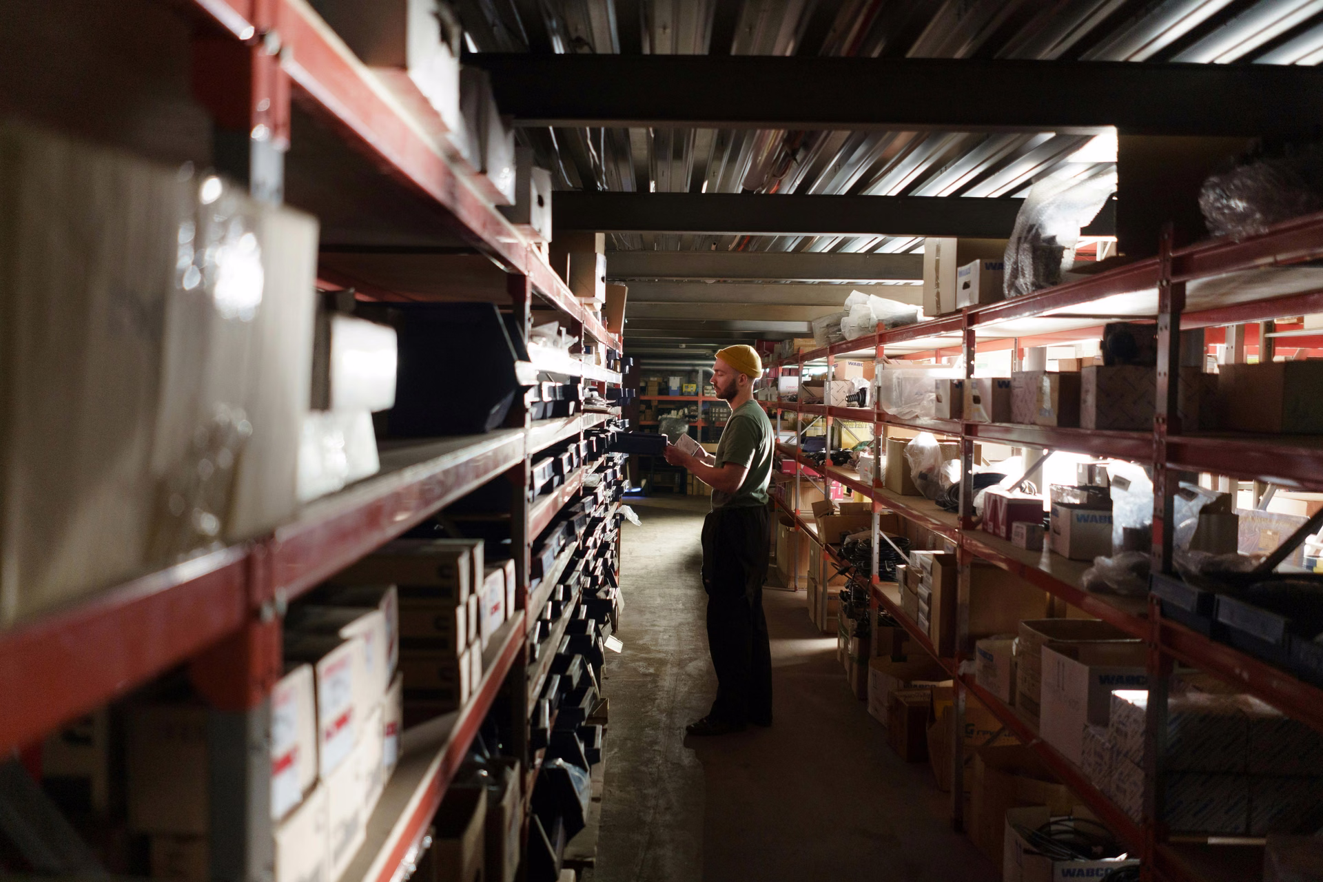 The Ultimate Guide to Choosing a Warehouse Management System