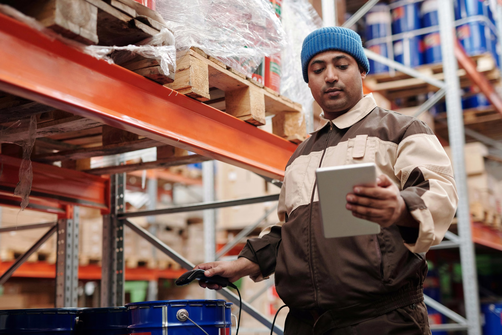 Warehouse Barcode System: How to Use a Mobile WMS