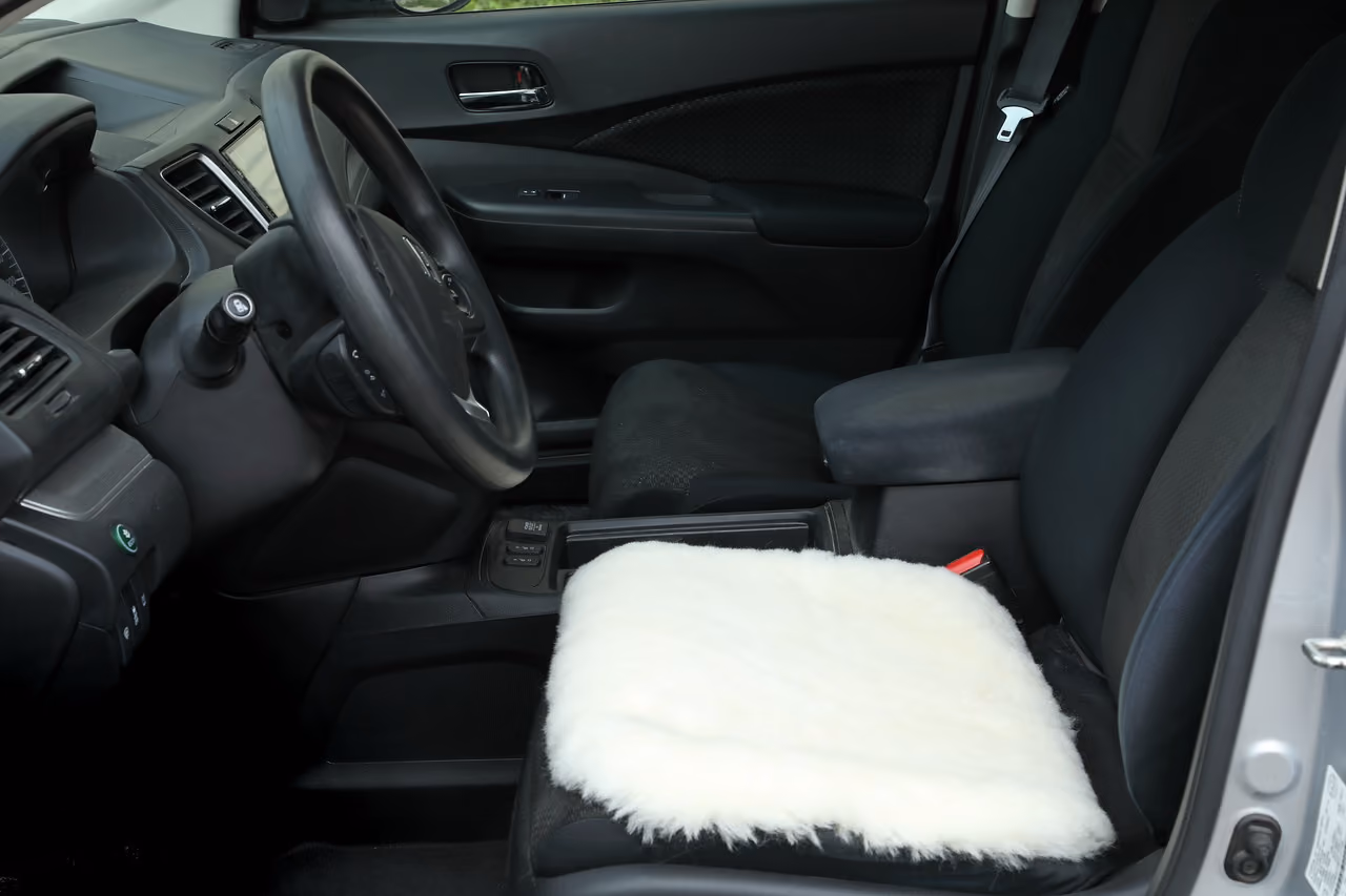 Bumwarmer sheepskin seat cushion on a car seat