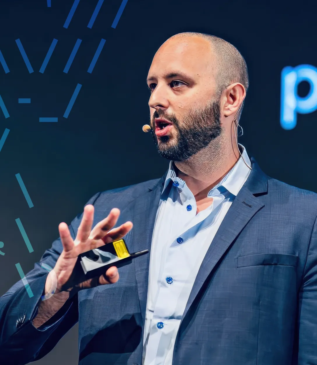 Image of founder Robert Erenberg-Andersen speaking at a presentation