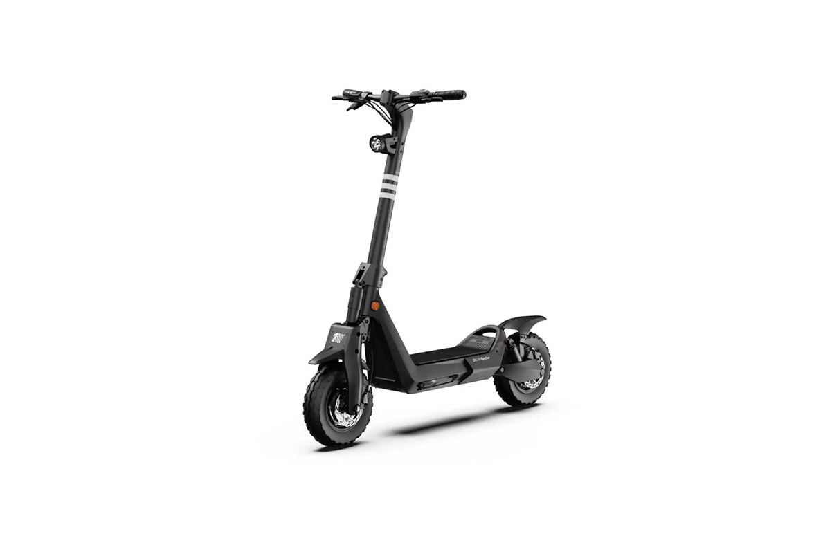 Okai electric scooter in black with wide tires