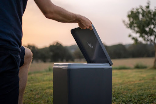 Man upening the lid of a Black Compost Trelino Toilet