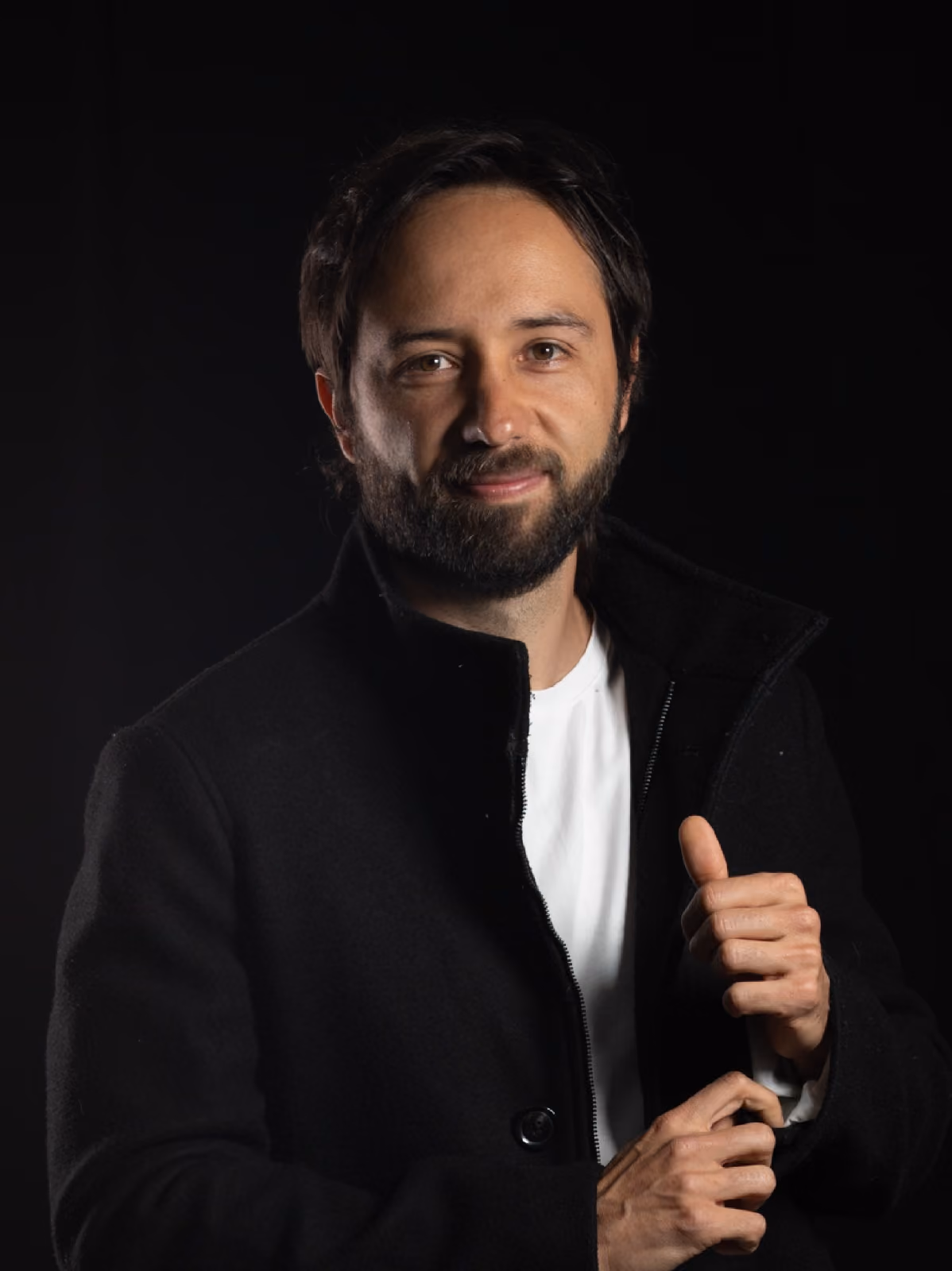 Retrato de estudio de Mario Betancur
