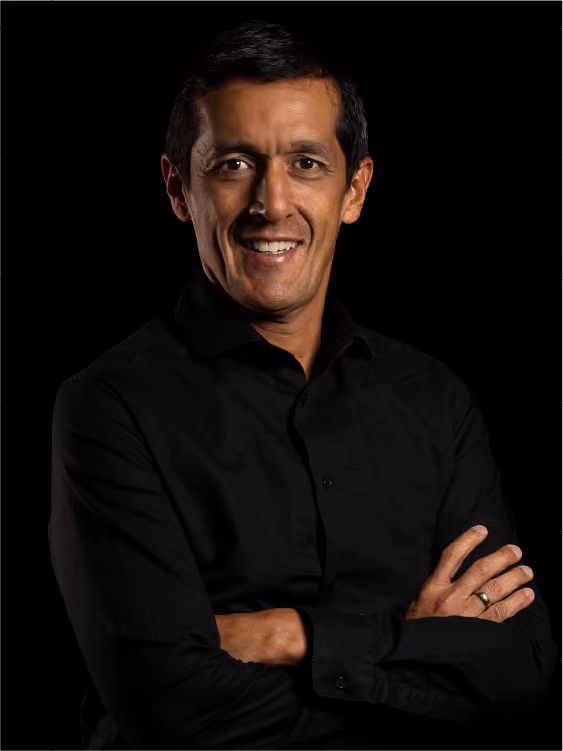 Retrato de estudio de Carlos Manuel Martinez