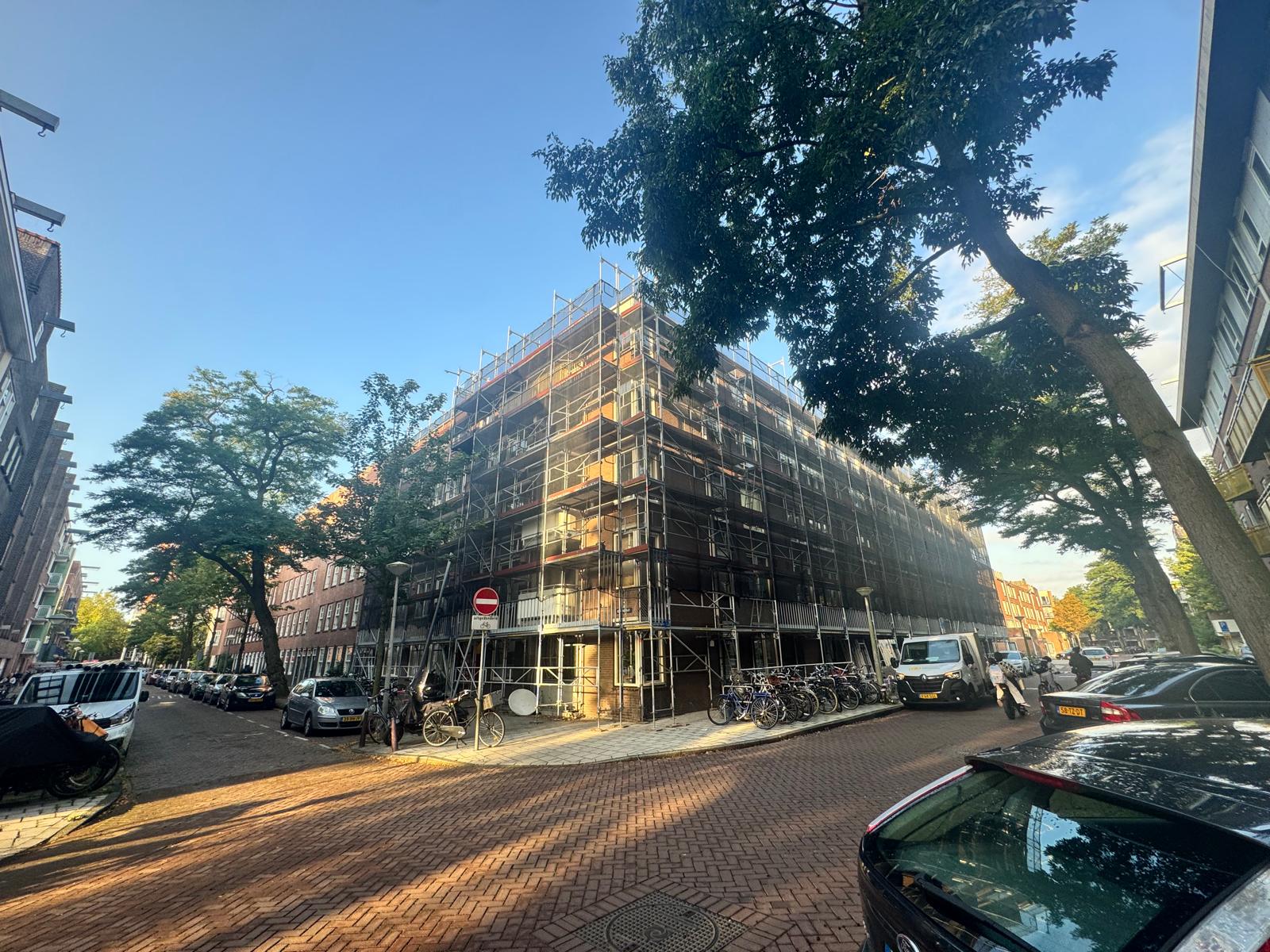 Steigerwerk voor renovatie van een appartementencomplex