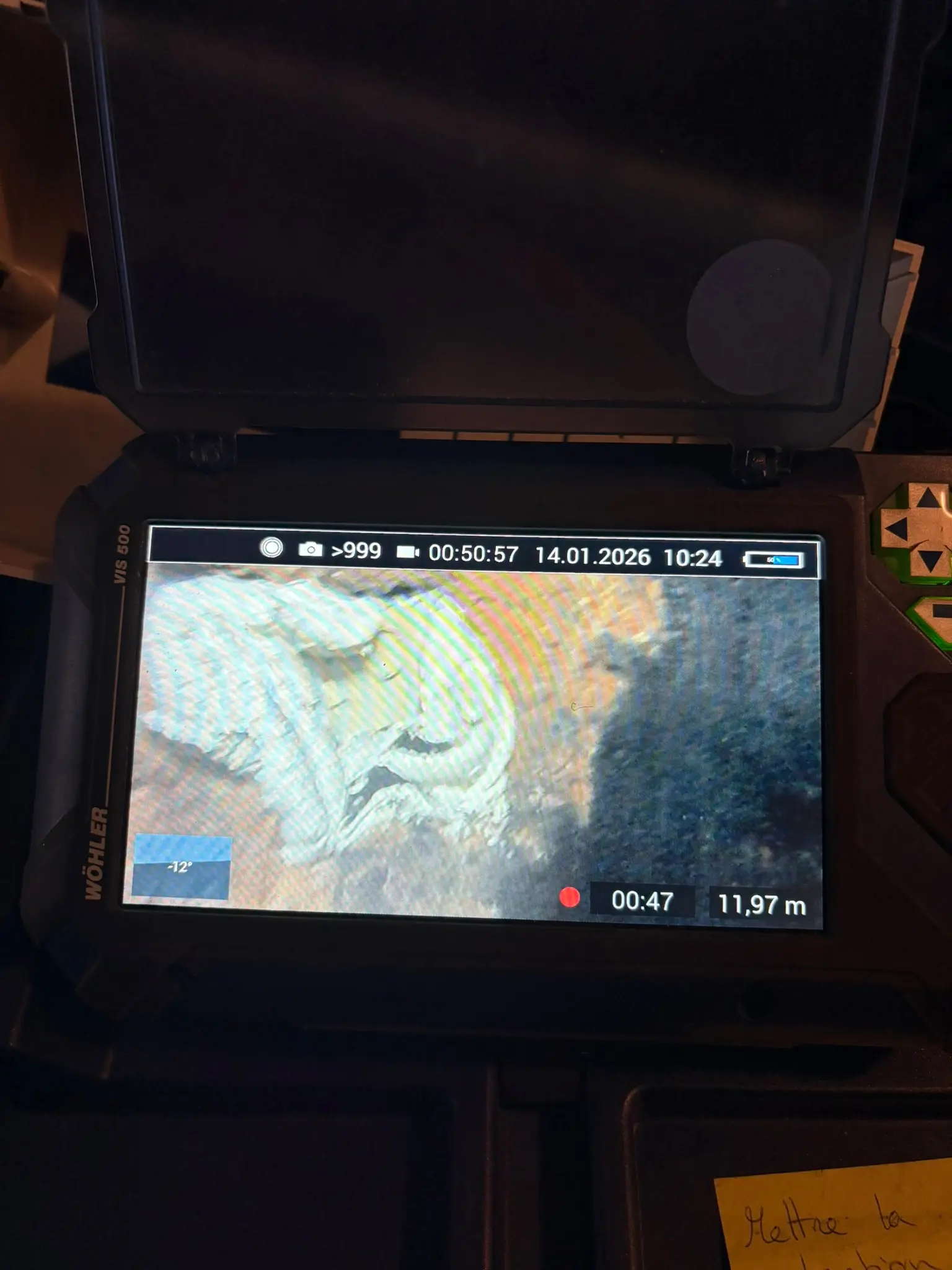 Écran d'inspection vidéo montrant les dépôts sur la paroi d'un conduit de fumée à 11,97 m