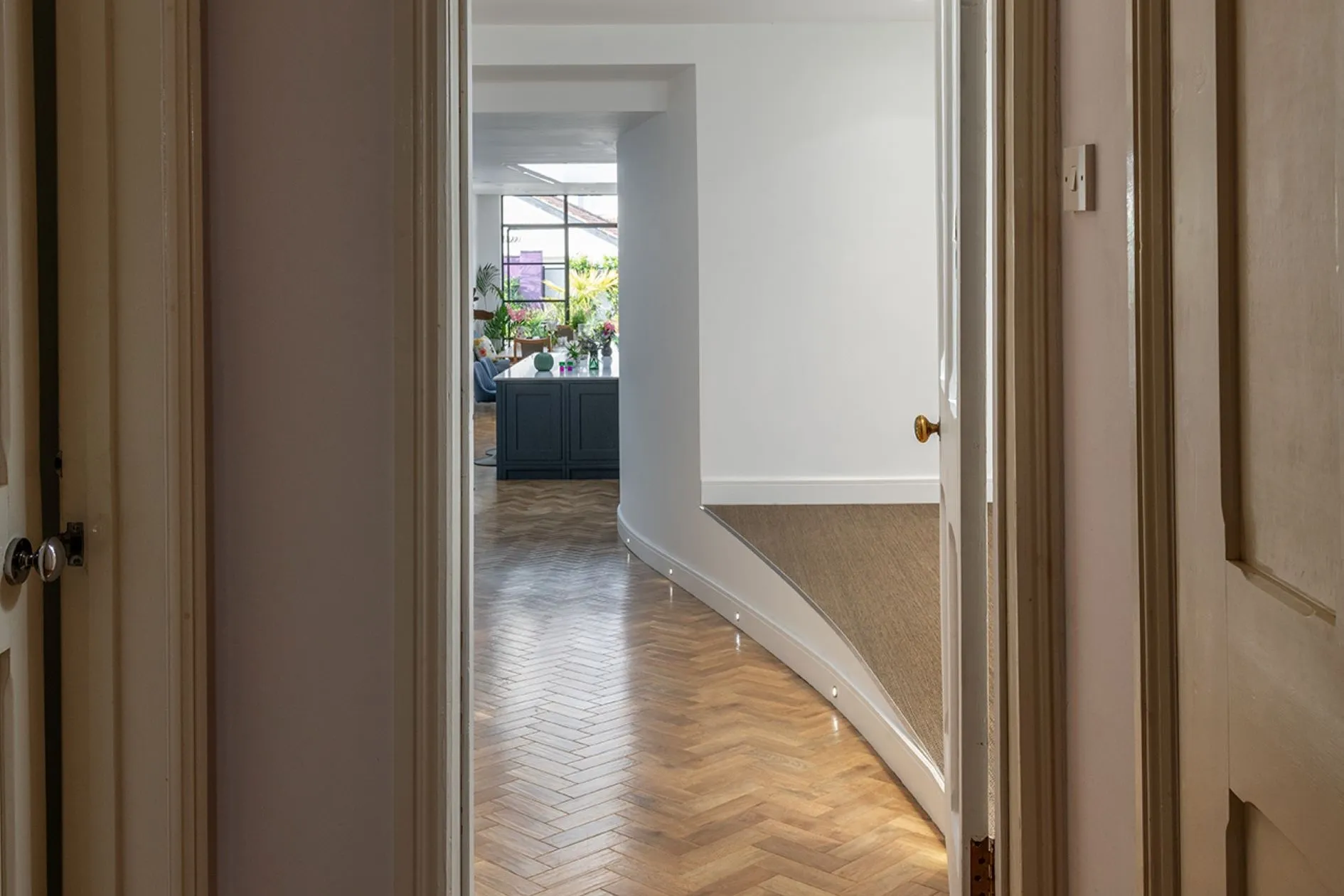 24 Downs View, image 3