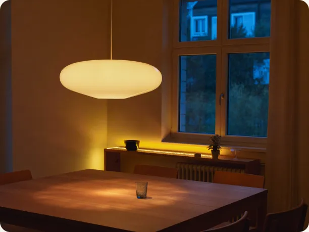 Intelligente Lichtsteuerung in einem Wohnraum